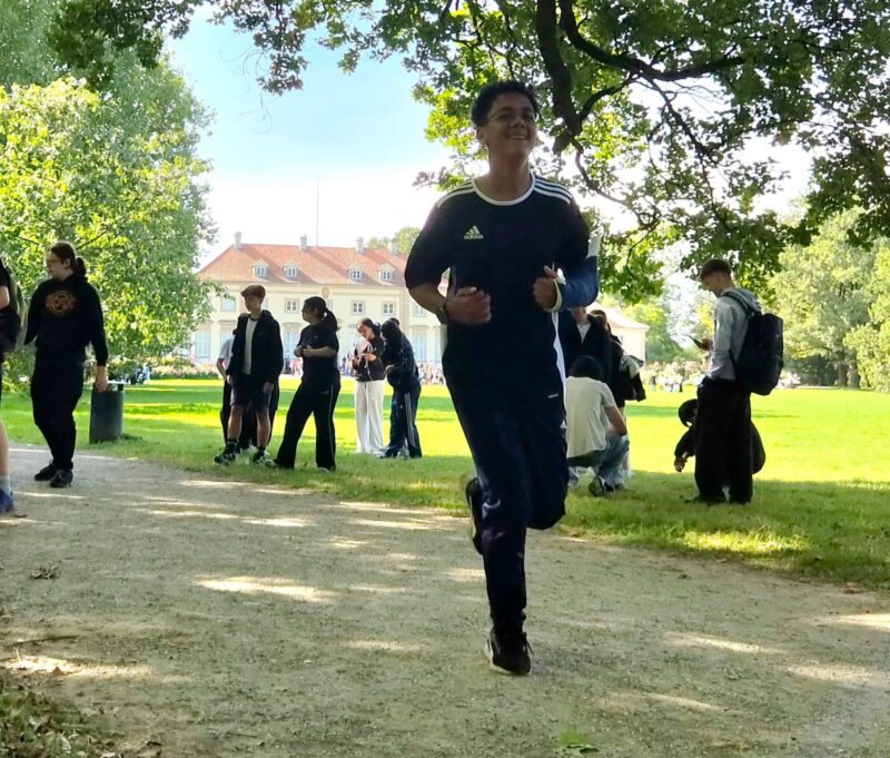 16 Runden für den guten Zweck – Hassan läuft für Kenia